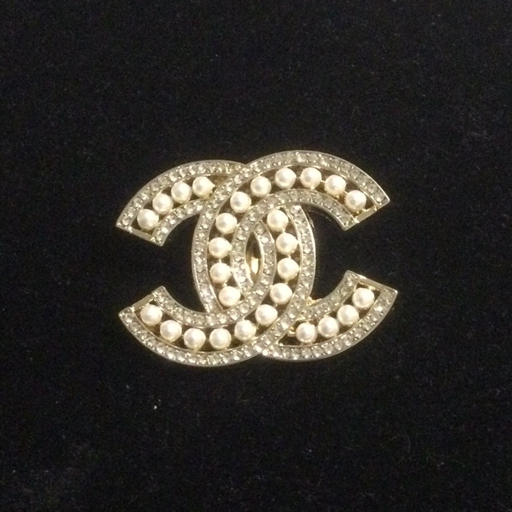 Chanel Pearl and Gold Women's Brooch